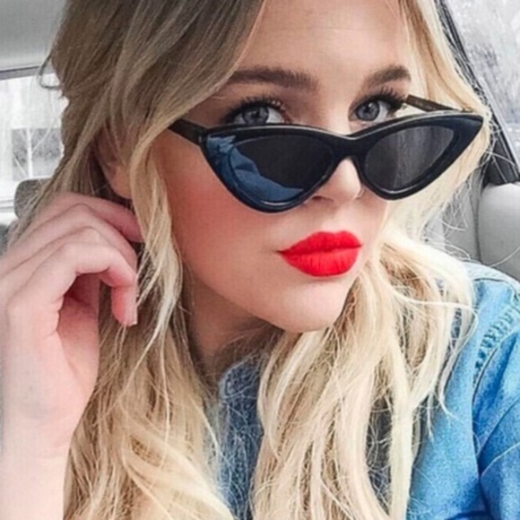 ✨NEW Retro Small Black Cat Eye Sunglasses✨ - Picture 2 of 7